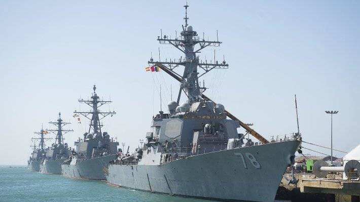 Крым считает наглым упорством заход эсминца ВМС США в Черное море