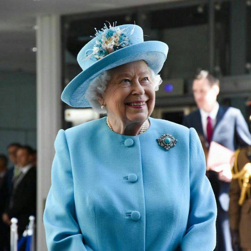 Королева Елизавета II не знает общего количества одежды в своем гардеробе