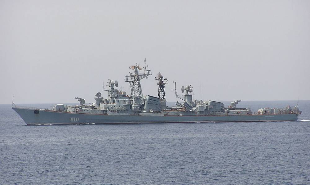 Сторожевой корабль «Сметливый» приступил к слежению за эсминцем ВМС США в Черном море
