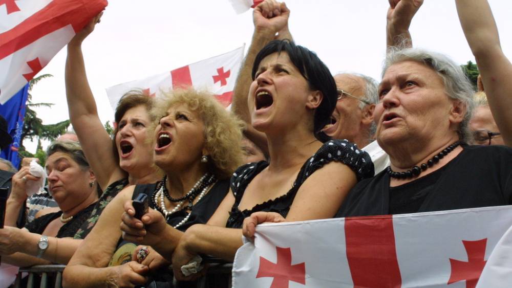 "Шанс избавиться от сильного игрока": Политолог о массовых протестах в Тбилиси