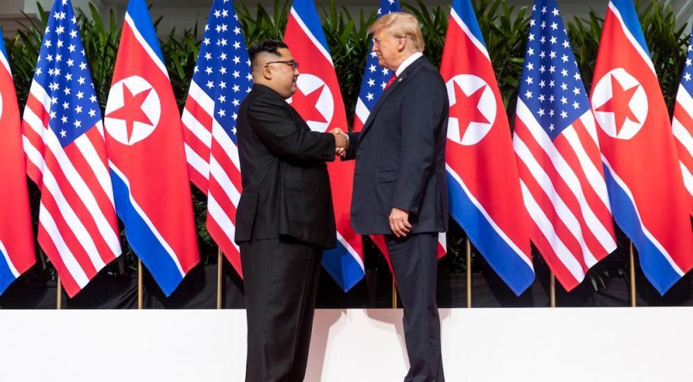 Трамп встретился с лидером КНДР Ким Чен Ыном на границе двух Корей