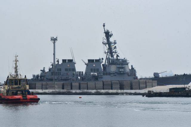 Черноморский флот РФ следит за эсминцем США Carney