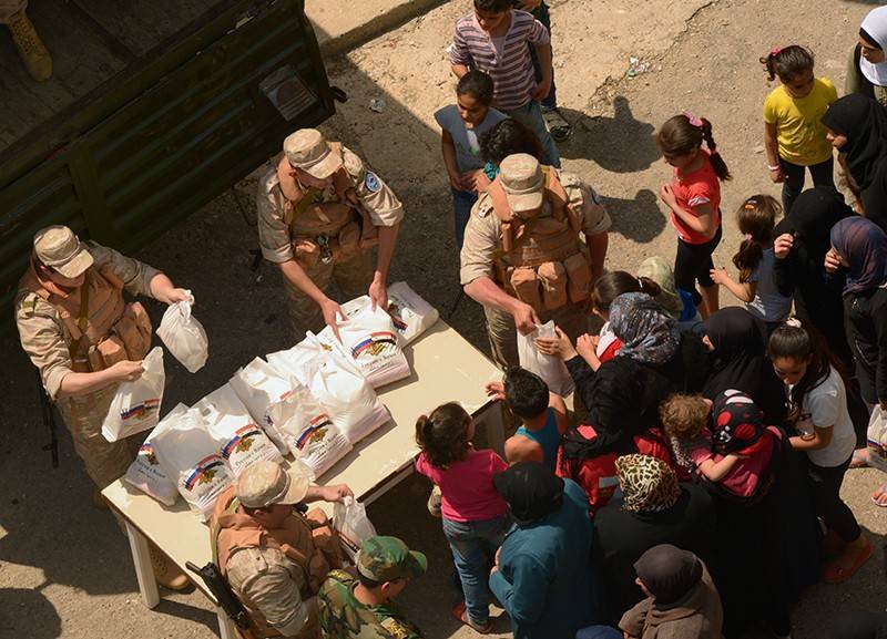 Как российские военные помогают беженцам в Сирии - tvc.ru - Сирия