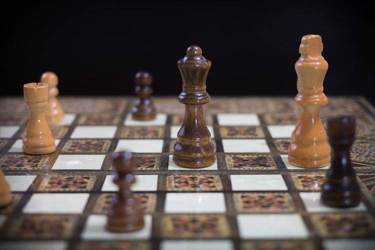 Шотландец случайно обнаружил дома дорогостоящую средневековую шахматную фигуру