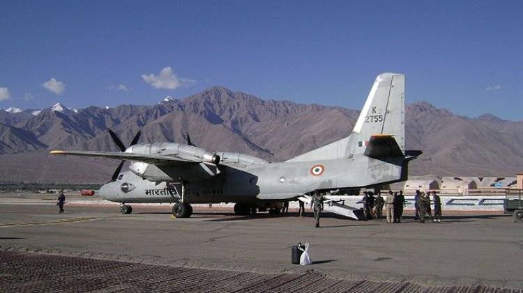 Военный самолет Ан-32 пропал с радаров в Индии