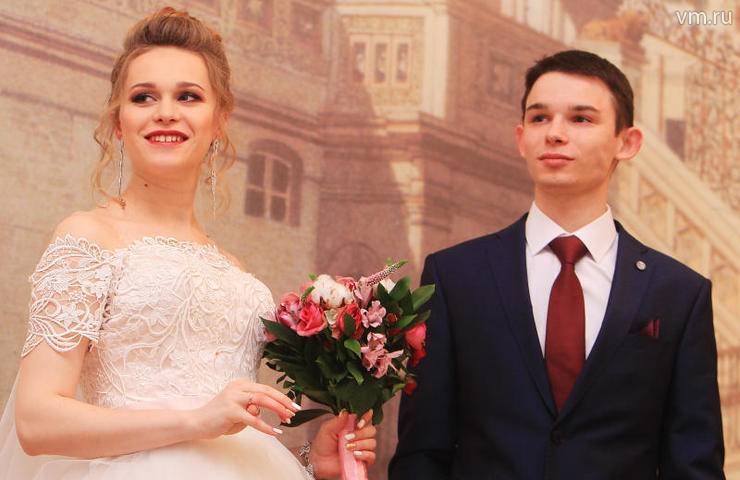 Более 350 пар сыграли свадьбы на новых площадках регистрации в Москве