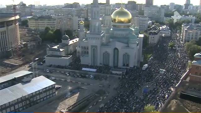 Путин поздравил мусульман России с праздником Ураза-байрам