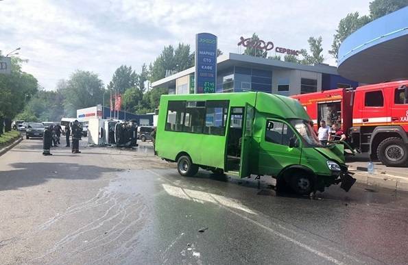 В Харькове в массовом ДТП пострадали 15 человек