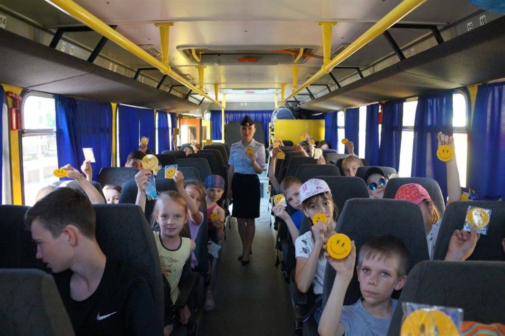 Автоинспекторы усилили контроль за перевозками детей к местам летнего отдыха