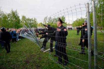 Участника акции против храма в Екатеринбурге засудят за оскорбление полицейского
