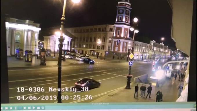 Появилось видео тройного ДТП на Невском проспекте