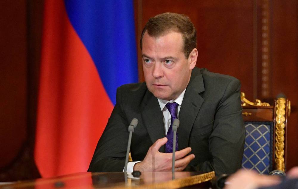 Медведев утвердил план по реализации механизма "регуляторной гильотины"