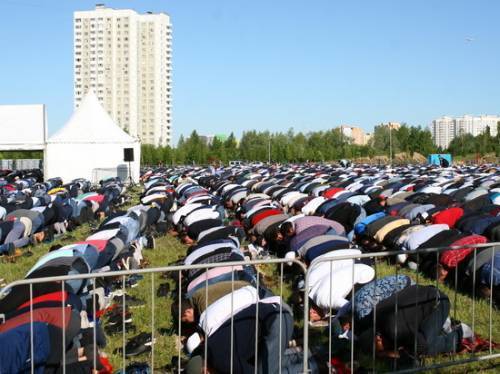 Ураза-байрам в Москве: мусульмане требуют новых мечетей