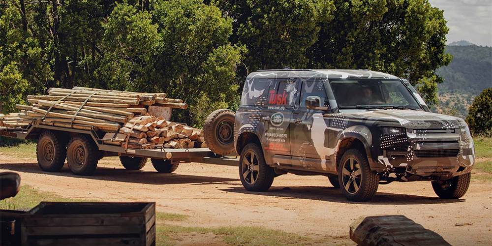 Видео: новый Land Rover Defender испытали в львином заповеднике