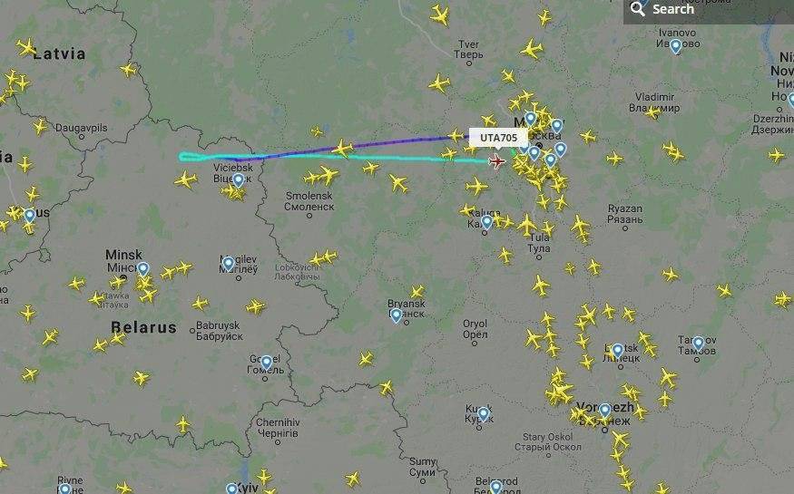 Самолет авиакомпании Utair возвращается во Внуково после вылета в Берлин