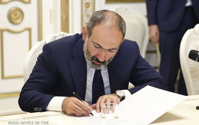 Никол Пашинян назначил десять заместителей министров: известны их имена
