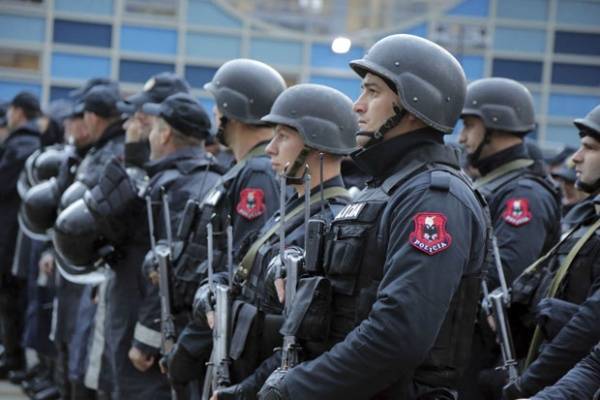 Албанская полиция арестовала 42 участника протестов в Тиране