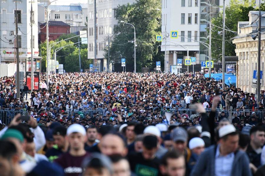 Более 270 тысяч мусульман отпраздновали Ураза-байрам в Москве