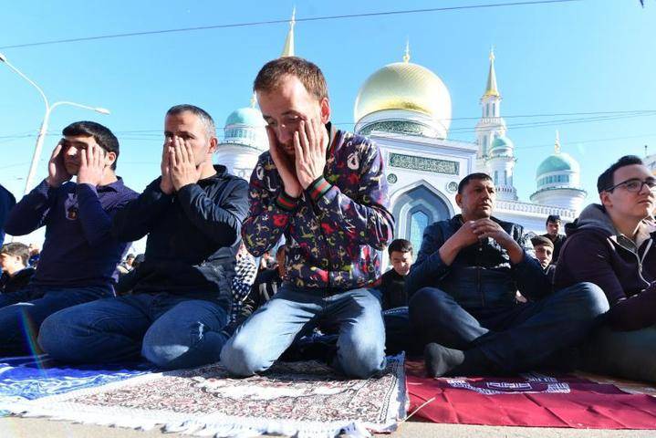 Ураза-байрам в Москве отпраздновали 275 тысяч мусульман