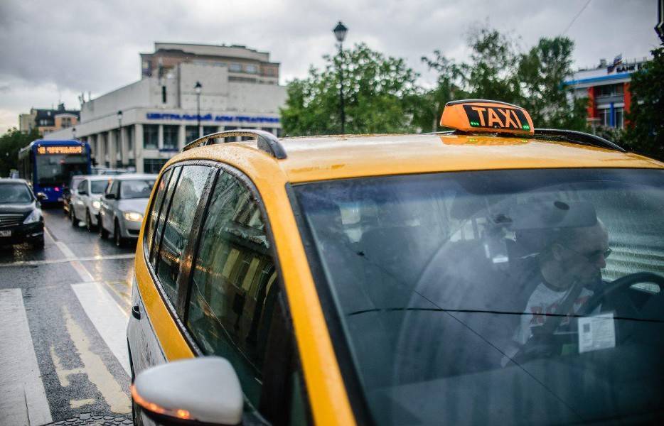 В Госдуме хотят сообщать пассажирам о судимости водителей такси