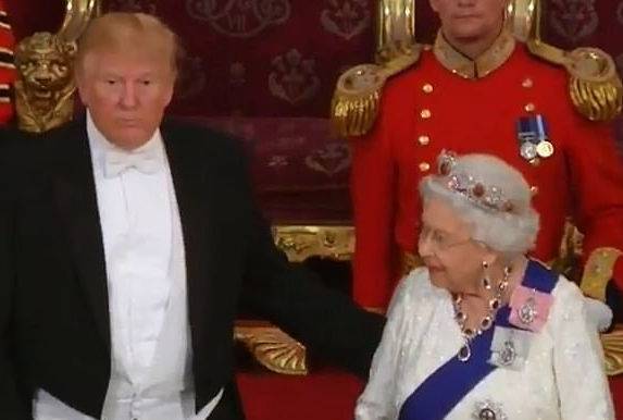 Дональд Трамп грубо нарушил этикет при общении с королевой