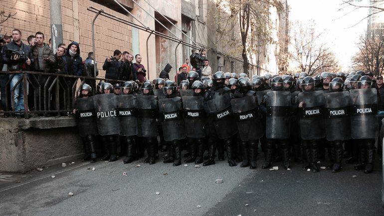 Албанская полиция начала «охоту» на участников антиправительственных протестов