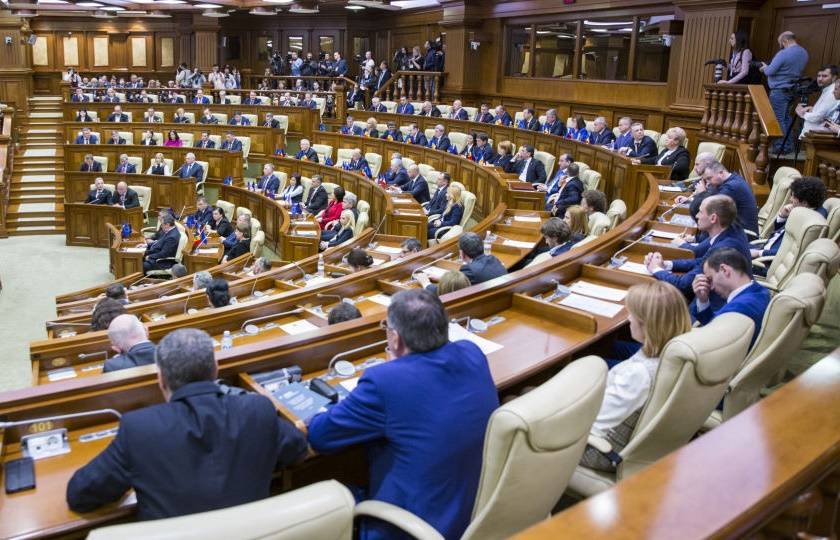 Молдавские парламентарии в очередной раз пытаются избежать перевыборов