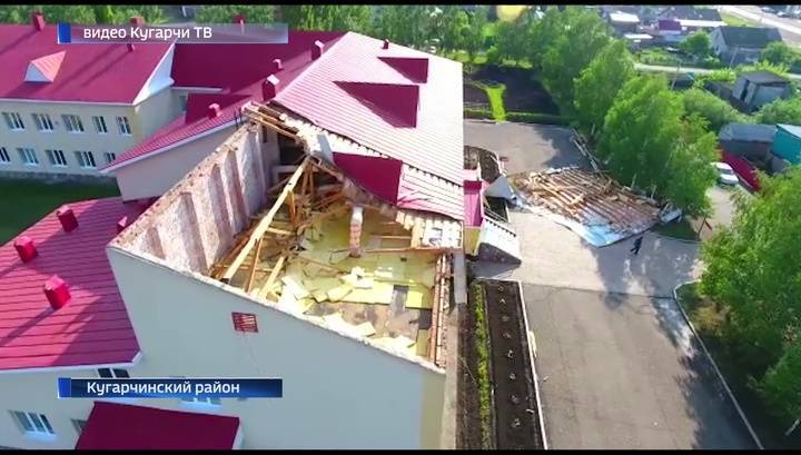 Ураганный ветер в Башкортостане сорвал крышу со здания школы