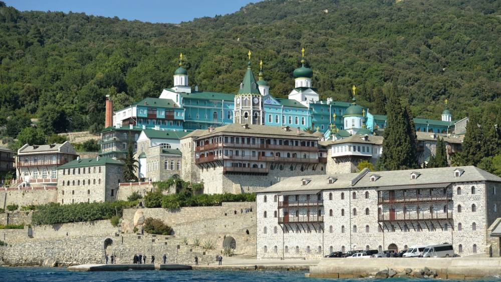 Украинцев не будут пускать в монастыри Афона без специальной справки