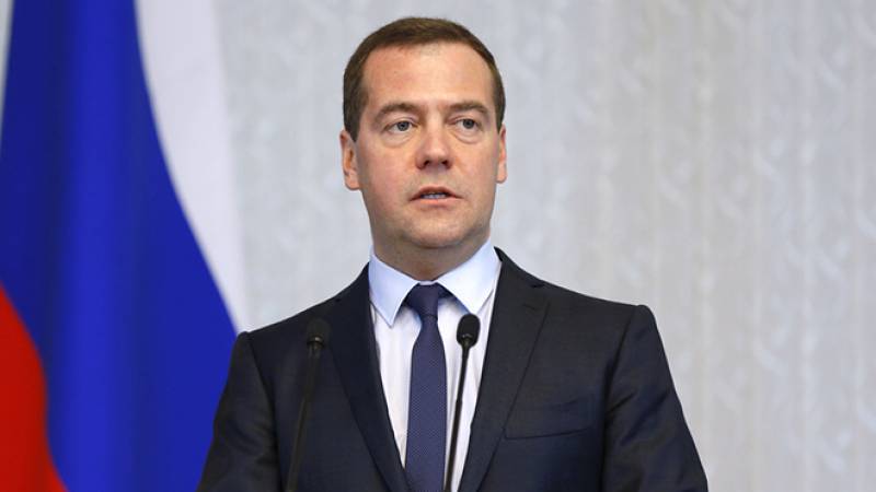Медведев заявил, что регионы должны быть связаны единой транспортной сетью