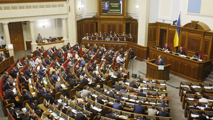 Верховная рада "прокатила" Зеленского дважды за одно заседание: И с премьером, и с импичментом