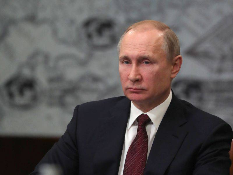 Путин потребовал решить позорную проблему обманутых дольщиков