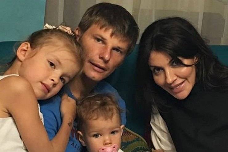 Андрею Аршавину запретили выезд за границу из-за долга перед дочерью
