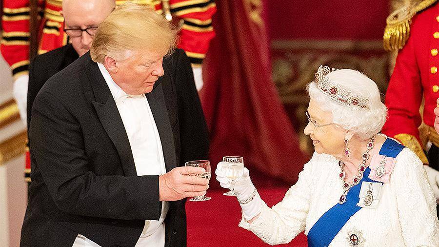 Трамп задремал во время тоста королевы Великобритании Елизаветы II