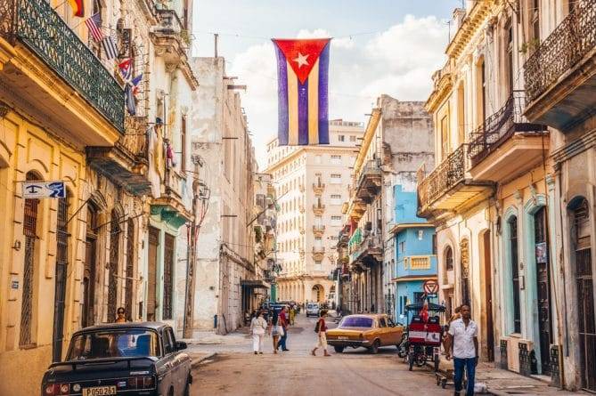 Трамп введет ограничения на туристические и образовательные поездки на Кубу