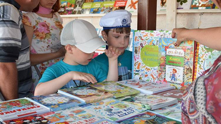 В Ялте в третий раз начался фестиваль "Книжные аллеи"