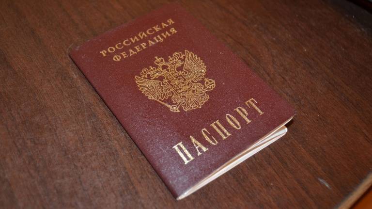 В Раду внесли проект закона о конфискации имущества у жителей Донбасса с российскими паспортами
