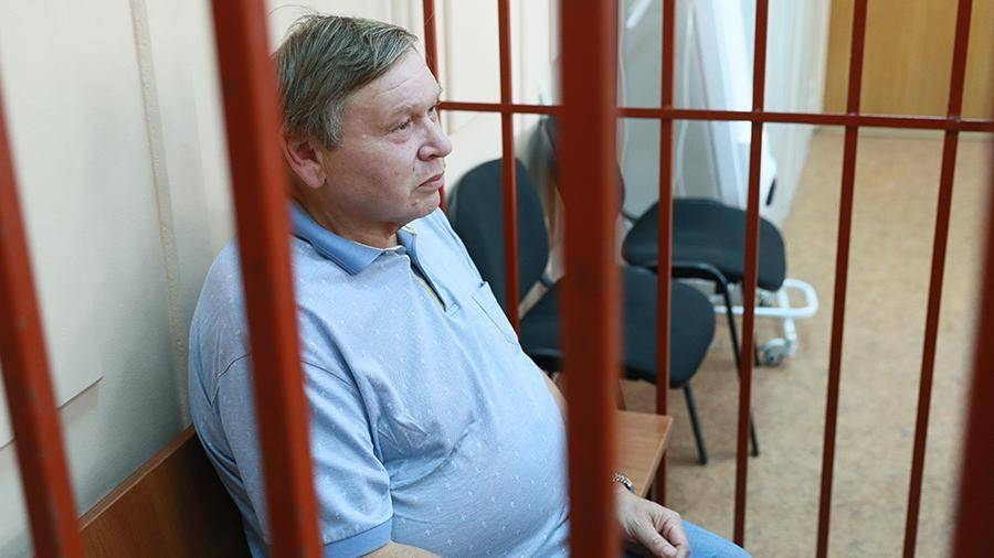 Арестованный экс-губернатор Коньков начал читать Евангелие в СИЗО