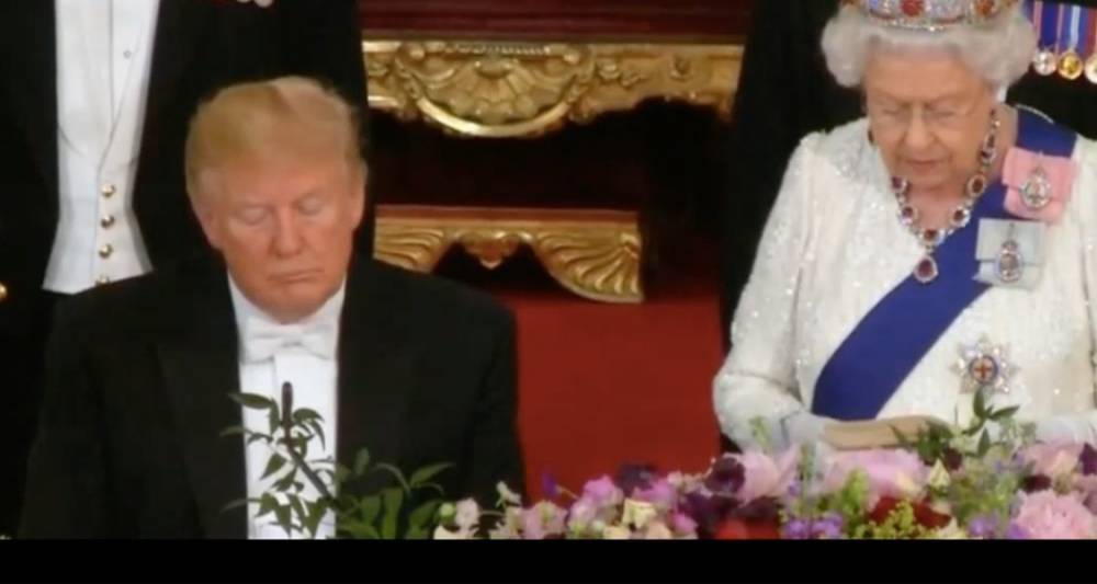Трамп задремал во время тоста Елизаветы II