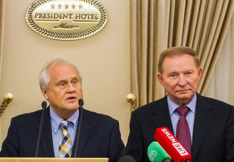 Кучма обсудил с Сайдиком повестку завтрашней встречи Контактной группы в Минске