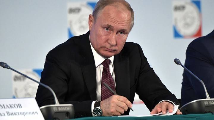 Традиционно "вопрос – ответ": Помощник Путина назвал тему, на которой заострит внимание президент на ПМЭФ