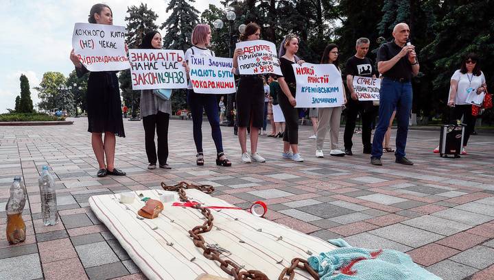 После убийства мальчика на Украине потребовали отставки руководства МВД