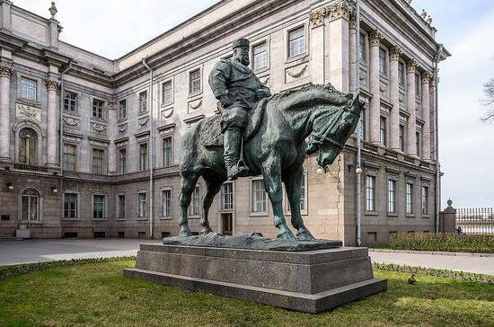 Памятник Александру III открыли 110 лет назад