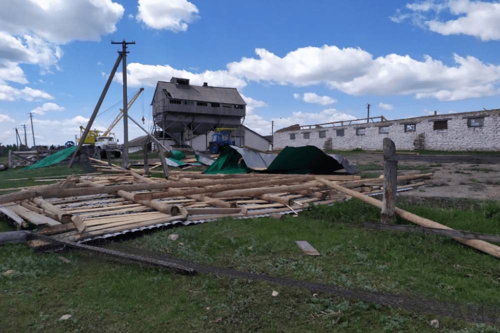 На территории трех районов Башкирии ветром повреждена кровля 27 зданий