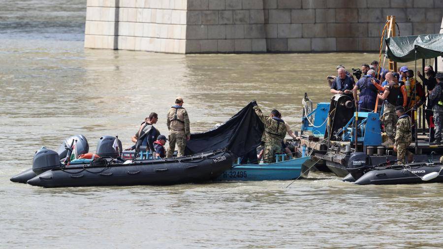 Обнаружены тела еще двух жертв крушения катера в Будапеште