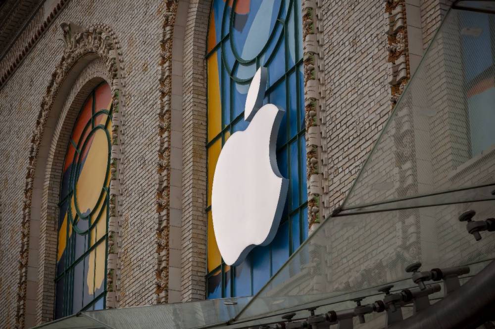 Глава Apple надеется, что компания не станет мишенью в торговой войне США и КНР