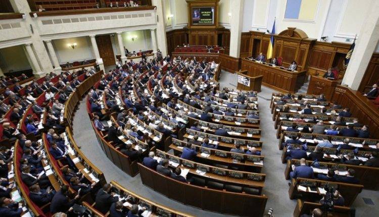 КС Украины рассмотрит указ о роспуске Рады
