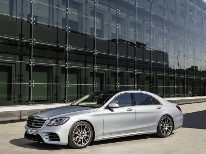 Mercedes-Benz предоставит 400 автомобилей для передвижения участников ПМЭФ 2019