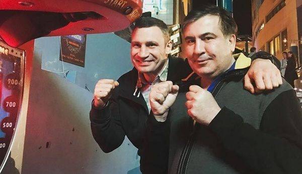 Кличко предложил Саакашвили объединиться и вмести идти на выборы в Раду