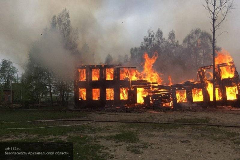 Пожар на складе стройматериалов в Петербурге локализован